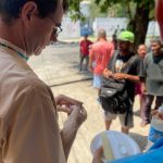 Capela de Lourdes realiza distribuição de almoço para pessoas em situação de rua 1